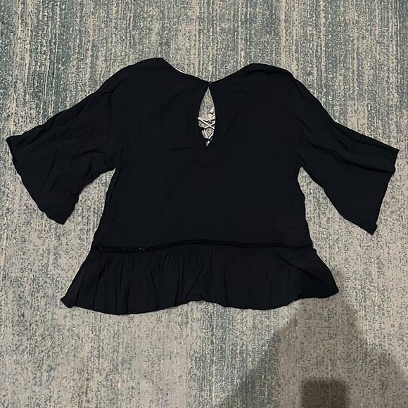 Abercrombie&Fitch. Dark Blue Blouse. White string. Blue button - Picture 2 of 2